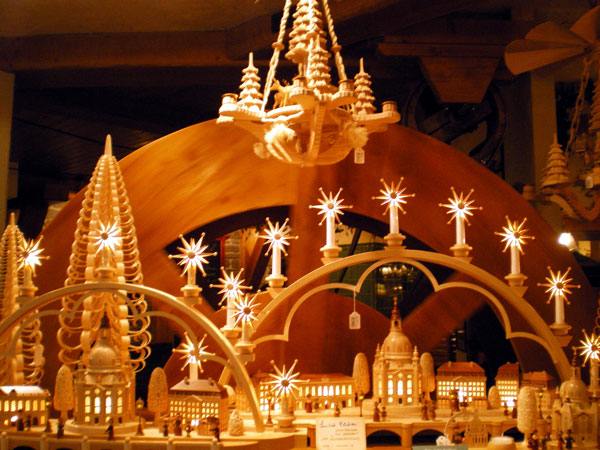 Рождество, натюрморт, лавка, пирамида, свеча, ёлка, Новый год, украшения 